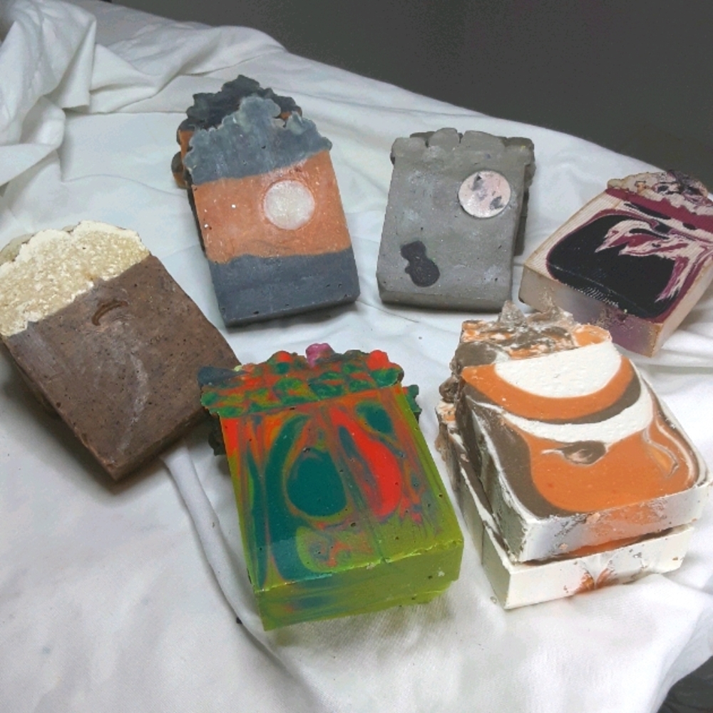 6 soap sampler Fall theme Halloween - Picture 1 of 14